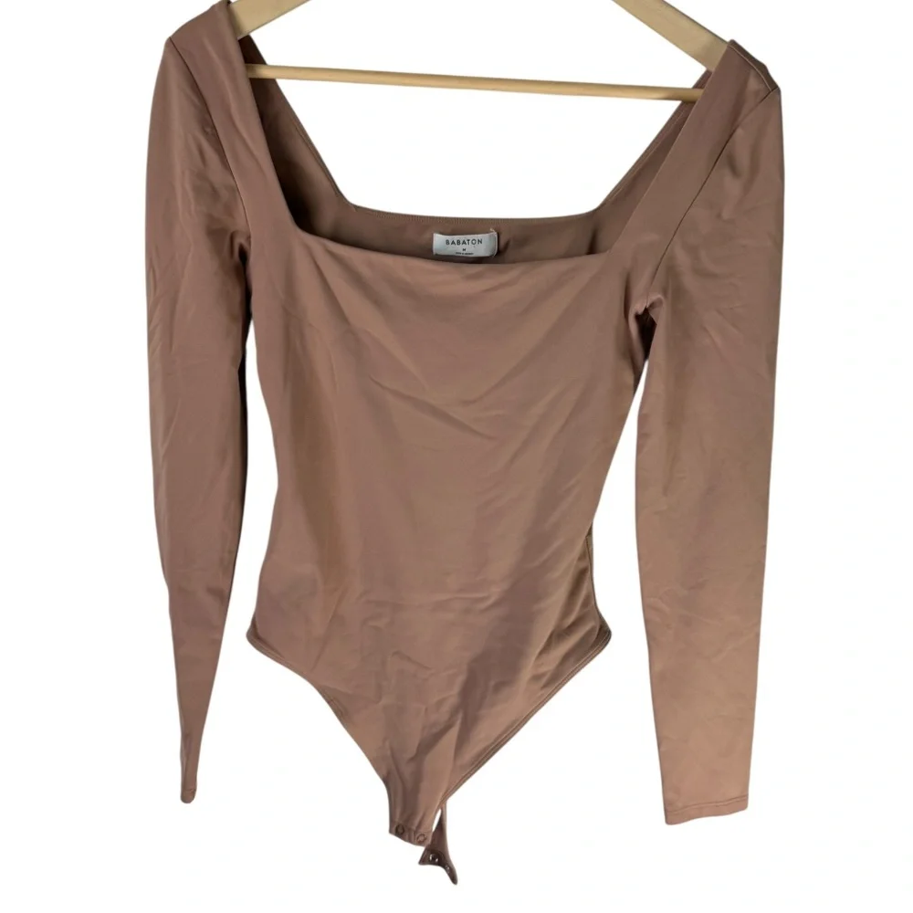 Aritzia Babaton Squared Neck Long Sleeve BodysuitSz‎ M